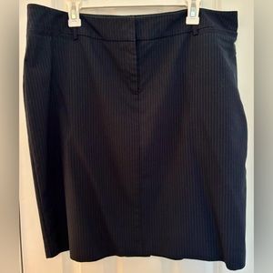 New York & Company Skirt stretch women’s 18 navy pinstripe polyester/rayon EUC